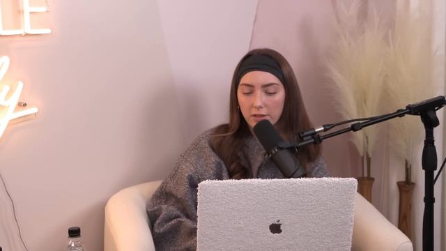 Reacting to the Super Bowl Halftime Show | Ep. 25 смотреть онлайн
