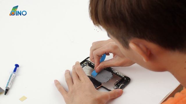 The Real Fix for iPhone X Overheating Issue - Physical Cooling Down (4K Video) смотреть онлайн