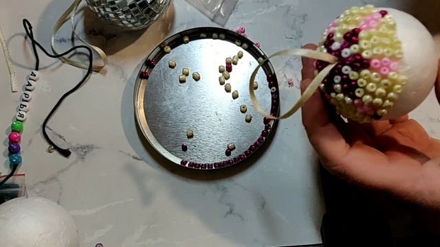 ???4 ИДЕИ ЁЛОЧНЫХ УКРАШЕНИЙ???ИГРУШКИ ИЗ ПЕНОПЛАСТОВЫХ ШАРИКОВ???ДЕКОР ИЗ БИСЕРА??? смотреть онлайн