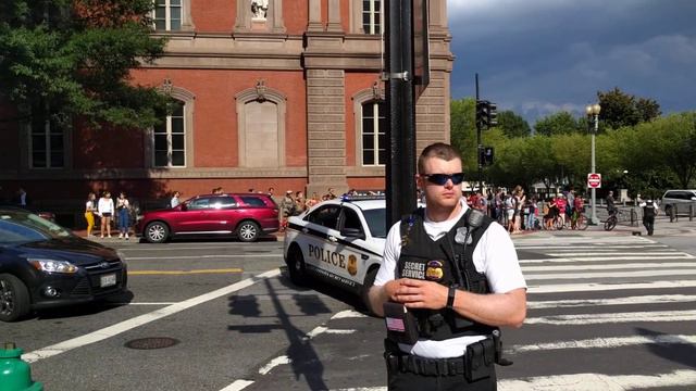 Motorcade смотреть онлайн