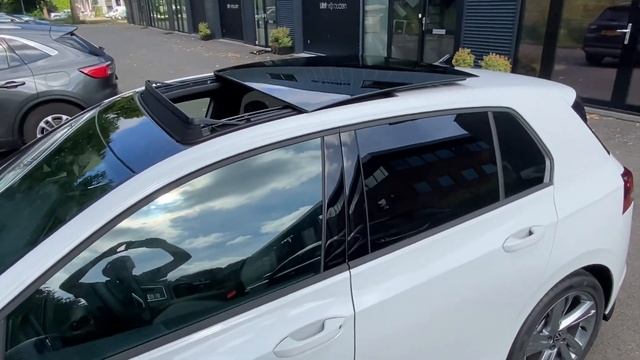 2022 Volkswagen 8 Golf R-Line 1.5 eTSI DSG-7 Panoramadak / LED / Virtual Cockpit / Apple CarPlay смотреть онлайн