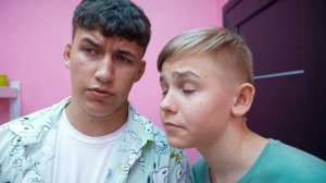 ИГРАЕМ в БУТЫЛОЧКУ НА ПОЦЕЛУИ… и не только!