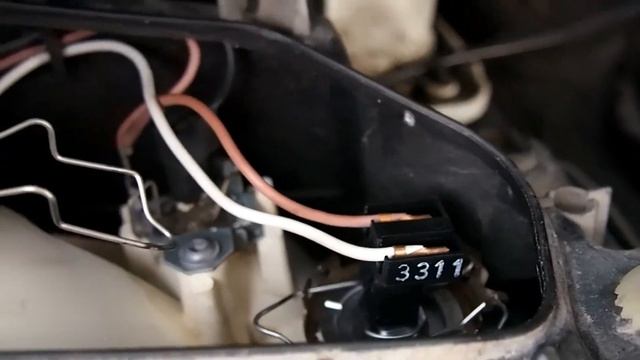 Замена ламп ближнего и дальнего света на AUDI A4 B5. Тест галогенных ламп "NARVA". смотреть онлайн