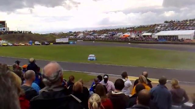 BTCC at Knockhill 2008 Harry Vaulkhard Spun out смотреть онлайн