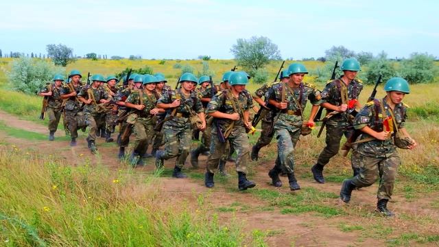 КАК ВЫЖИТЬ В АРМИИ НОВОБРАНЦУ? смотреть онлайн