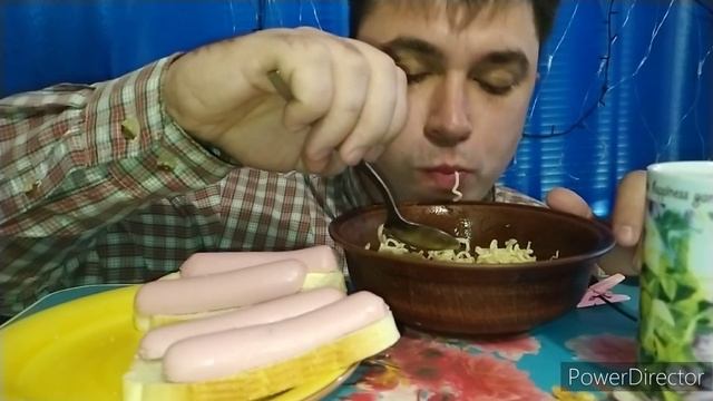 МУКБАНГ Обжор Вермишель з Бутербродами смотреть онлайн