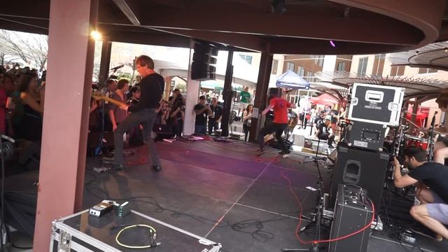 A Place to Bury Strangers SXSW 2018 Whole Foods complete destruction смотреть онлайн