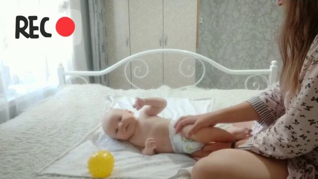 Как сделать массаж ребёнку в 3 месяца? Простые упражнения | Учимся переворачиваться смотреть онлайн