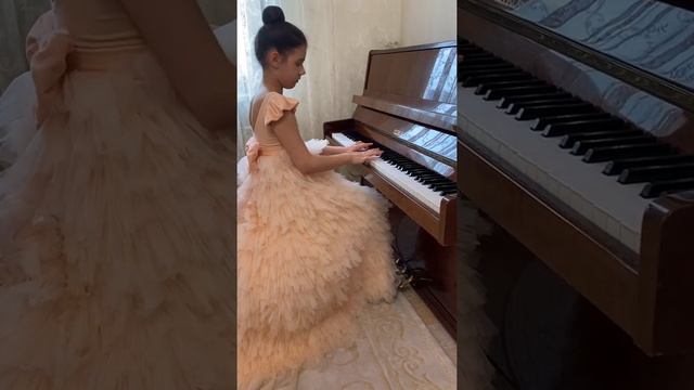 Двоенкова Александрина. Ф. Бургмюллер - Штирийский вальс смотреть онлайн