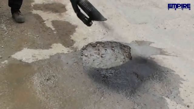 Как латают ямы на дорогах