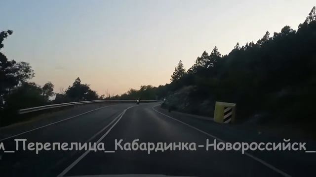 Дорога Кабардинка - Новороссийск, закат на берегу смотреть онлайн