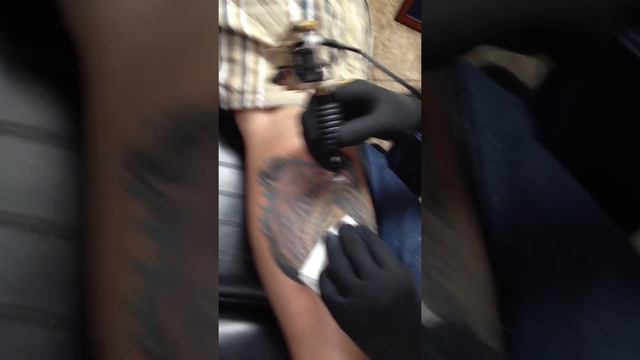 English Bulldog tattoo @ 3 Lions Tattoo, best shop in Las Vegas!! смотреть онлайн