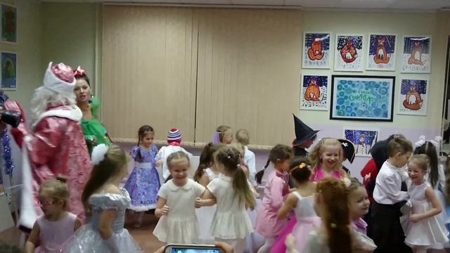 Новогодние танцы в студии "Галерея" смотреть онлайн