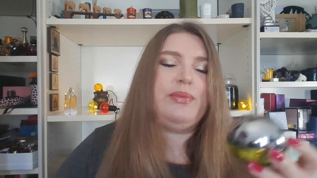 DKNY BE DELICIOUS Яблоко раздора!