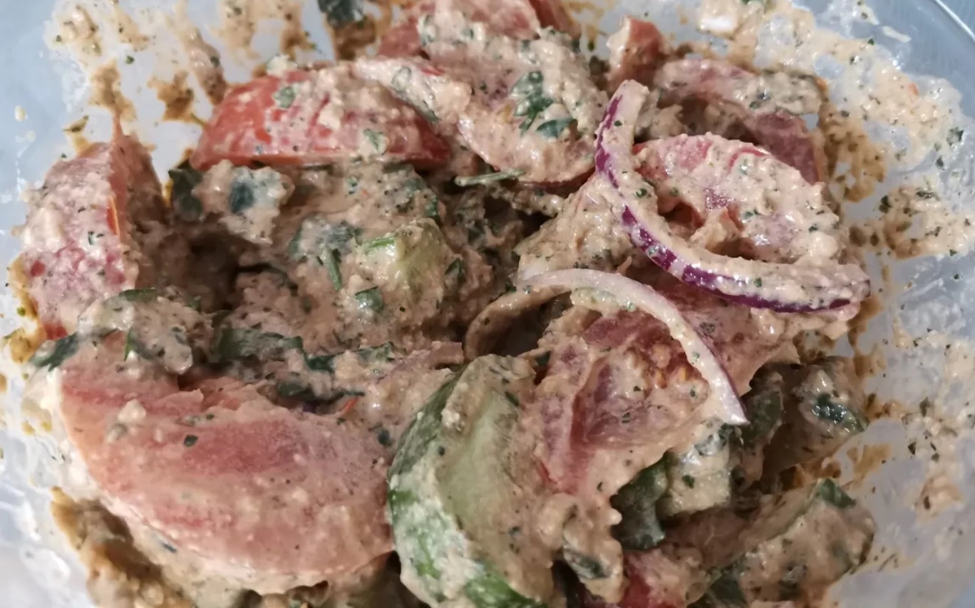 ОВОЩНОЙ ГРУЗИНСКИЙ САЛАТ ПО ДОМАШНЕМУ. Овощной салат с грецкими орехами. Заправка салата в блендере