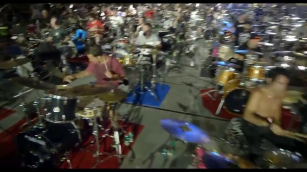 1000 музыкантов исполняют «Smells Like Teen Spirit»