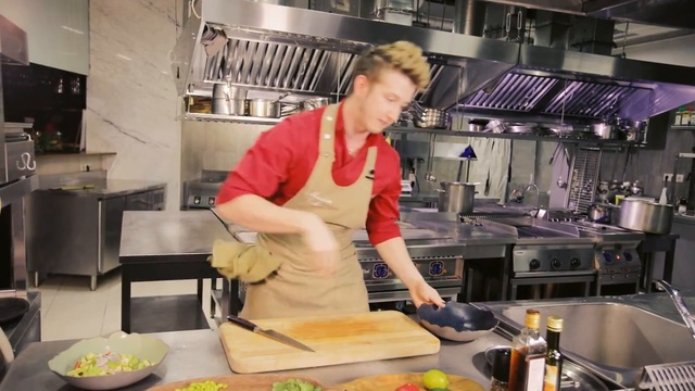 Салат с киноа и овощами смотреть онлайн