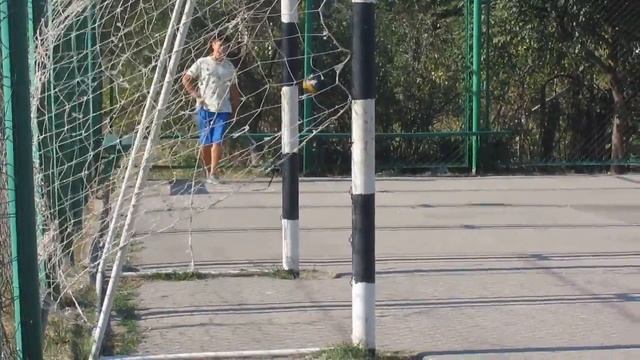 Закрутка мяча с острого угла в ворота смотреть онлайн