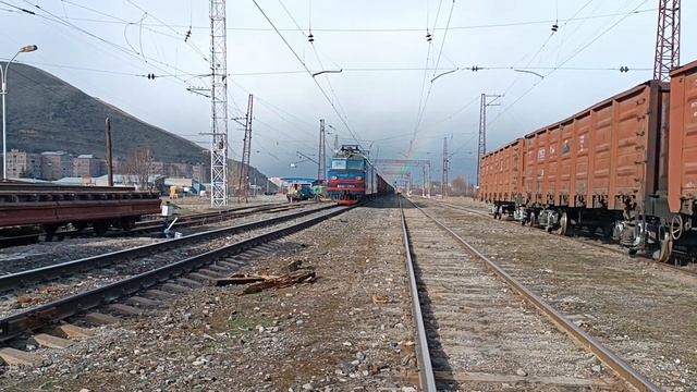 Arrival of a freight train at Hrazdan railway station - Прибытие грузового поезда на ст. Раздан смотреть онлайн