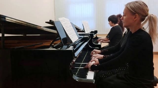 1.К.Гурлитт "Ноктюрн" для двух ф-но в 8 рук. 2.В.Гиллок Токката "Шампанское" для двух ф-но в 8 рук. смотреть онлайн