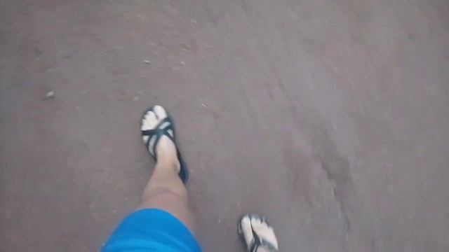 КАК ПРАВИЛЬНО ХОДИТЬ НОГАМИ ПО ЗЕМЛЕ В 6 ЧАСОВ УТРА смотреть онлайн