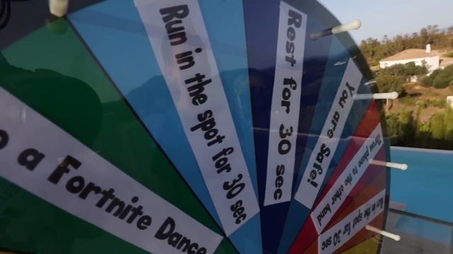 Last Person to Drop iPhone wins $10000 смотреть онлайн