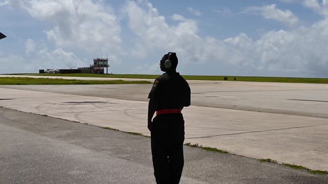 USAF B1 Lancer Bomber Prep and Takeoff смотреть онлайн