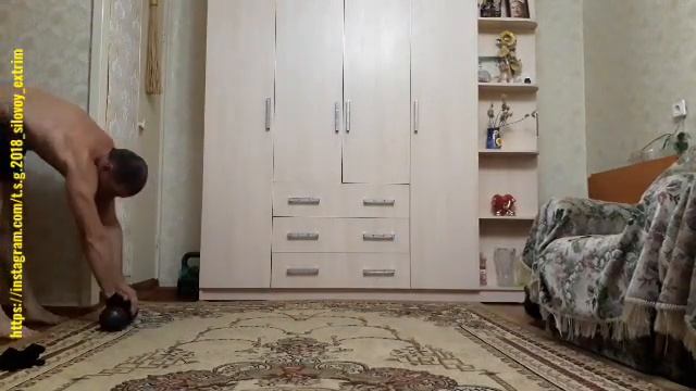 Тренировка с одной гантелей можно заменить вместо гимнастического ролика смотреть онлайн