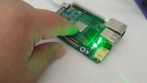 Bad Raspberry Pi 4: LED Flashes 8 Times