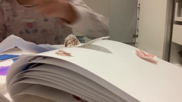 Распаковка бумажных сюрпризов смотреть онлайн