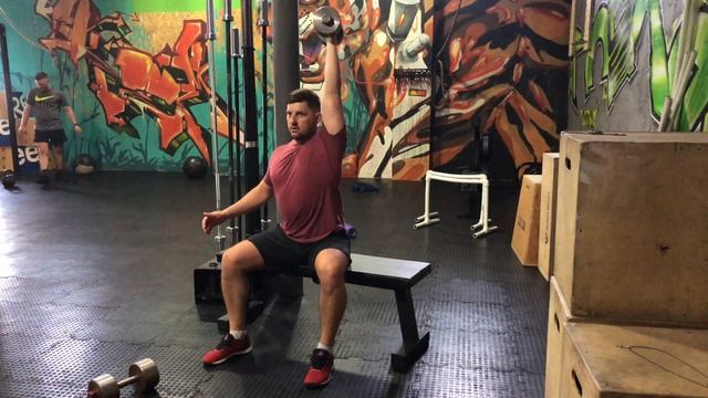 Жим гантели одной рукой сидя | Single arm seated dumbbell press смотреть онлайн