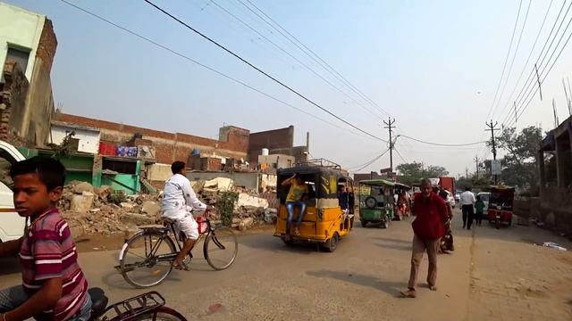 ИНДИЯ Уличная ЕДА Вриндавана. Полицейский и уличные торговцы смотреть онлайн