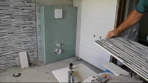 Как укладывать плитку на инсталляцию