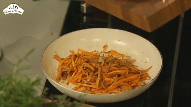 Топла салата от моркови и ябълки | Бон Апети