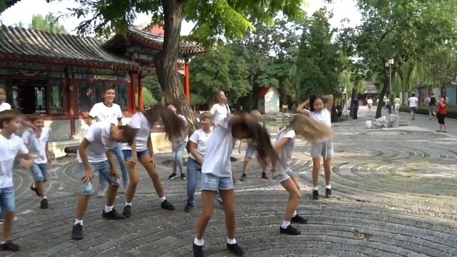 (Танцевальное видео) Группа Звери - Южные ночи. Пекин, Китай 2018 смотреть онлайн