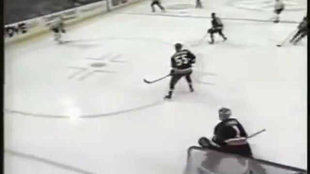 Alex Kovalev uses Zdeno Chara and scores against Islanders (30 dec 1999) смотреть онлайн