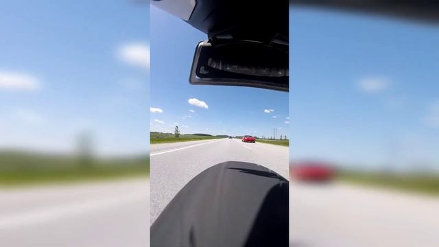 BMW S1000RR vs Ferrari 812 Superfast смотреть онлайн