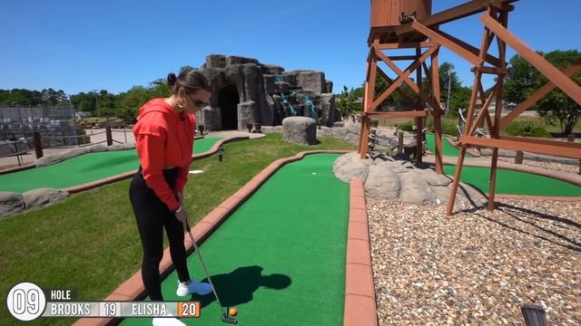 This Course Has Special Mini Golf Hole In One Options! смотреть онлайн