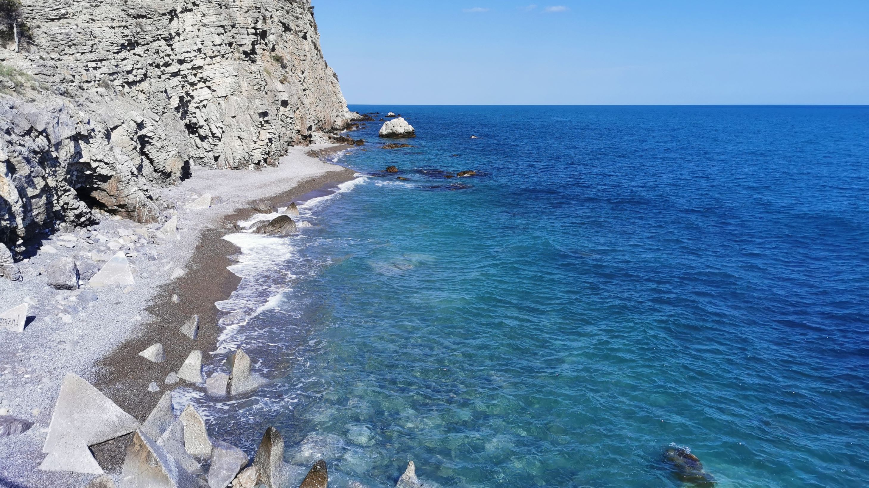 Бирюза моря, сила древних скал, аромат сосен и можжевельника. Весна в Крыму смотреть онлайн