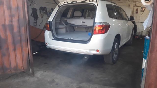 Toyota Highlander 2GR дымит.