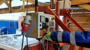 Работа на Ленточной Пилораме - Как Рамщик и Помощник Пилят Лес