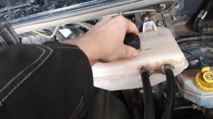 УАЗ ПАТРИОТ как я устранил течь антифриза из под крышки разшерительного бочка