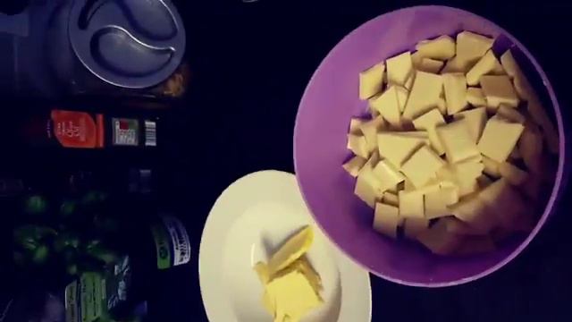 Making delicious Kinder Bueno Fudge! смотреть онлайн