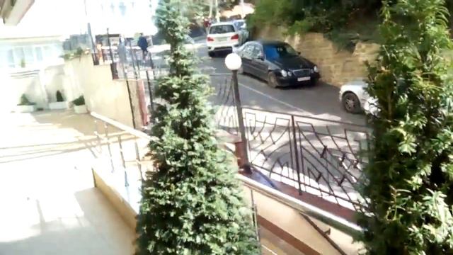 Выход из хостела. Вид рядом с хостелом Very хостел в Сочи смотреть онлайн