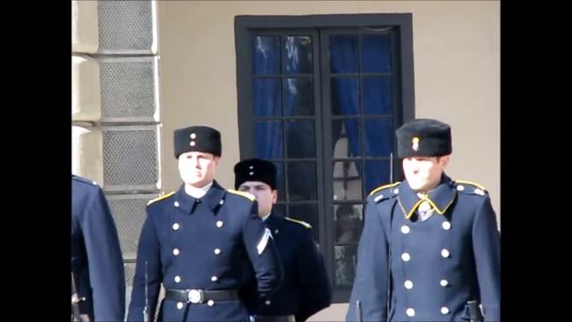 Праздничный развод караула в королевском дворце в Стокгольме смотреть онлайн
