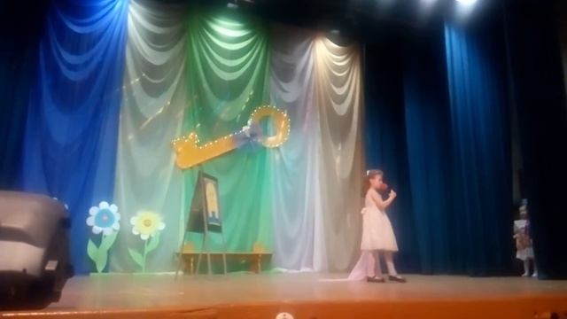 Мой первый выход на сцену, с песней "МАМА БУДЬ ВСЕГДА СО МНОЮ РЯДОМ" смотреть онлайн