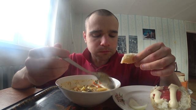 МУКБАНГ СУП с МЯСОМ и ГРИБАМИ и БУТЕРБРОД / Обжор Еда на камеру/ ОБЕД