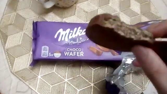 ВПЕРВЫЕ ПРОБУЮ Milka choco wafer смотреть онлайн