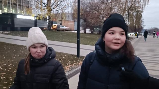 How to survive the cold weather? Street interview смотреть онлайн