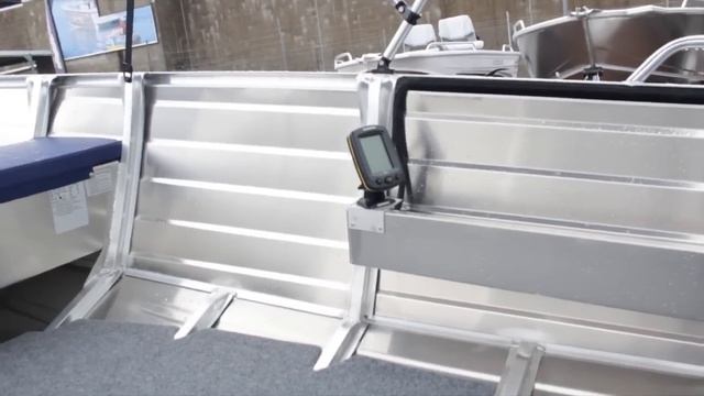 QUINTREX BUSTA 420 :: CALOUNDRA MARINE :: Australia's best prices смотреть онлайн